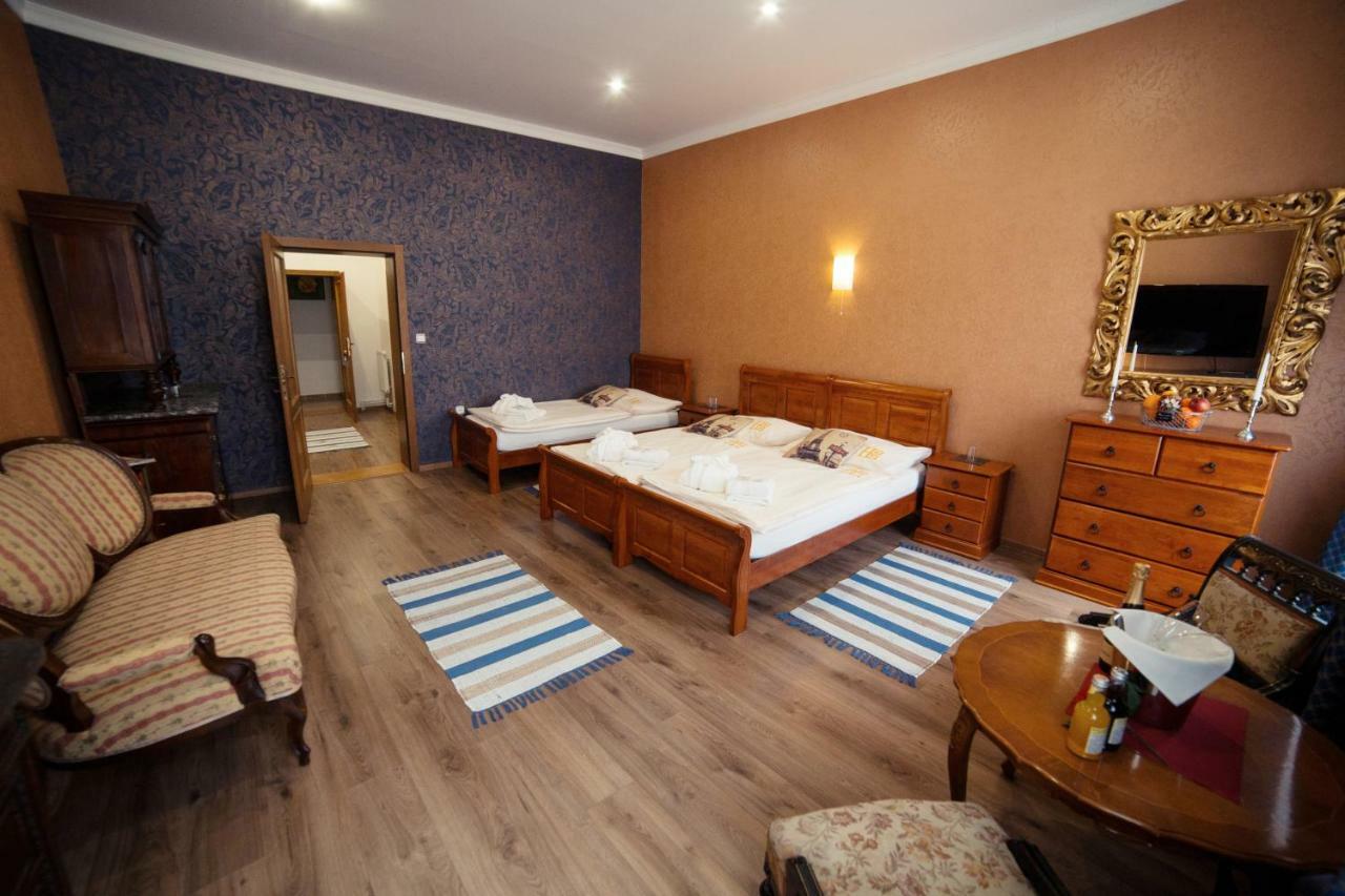 Hotel Bristol Banská Štiavnica エクステリア 写真